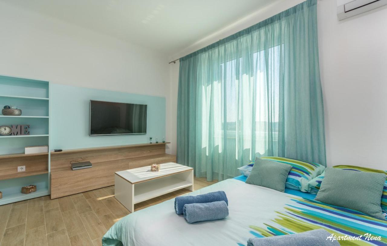 Apartmani Nena I Ilka Пула Екстериор снимка